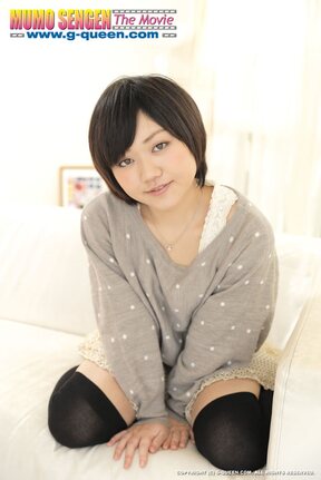 Short hair cutie Mei Kadowaki strips grey top and short skirt